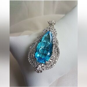 Swarovski Elements Large Sea Blue Teardrop Halo Necklace NEW